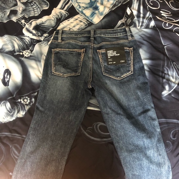 Woman’s silver curvy crop jeans - Picture 1 of 3